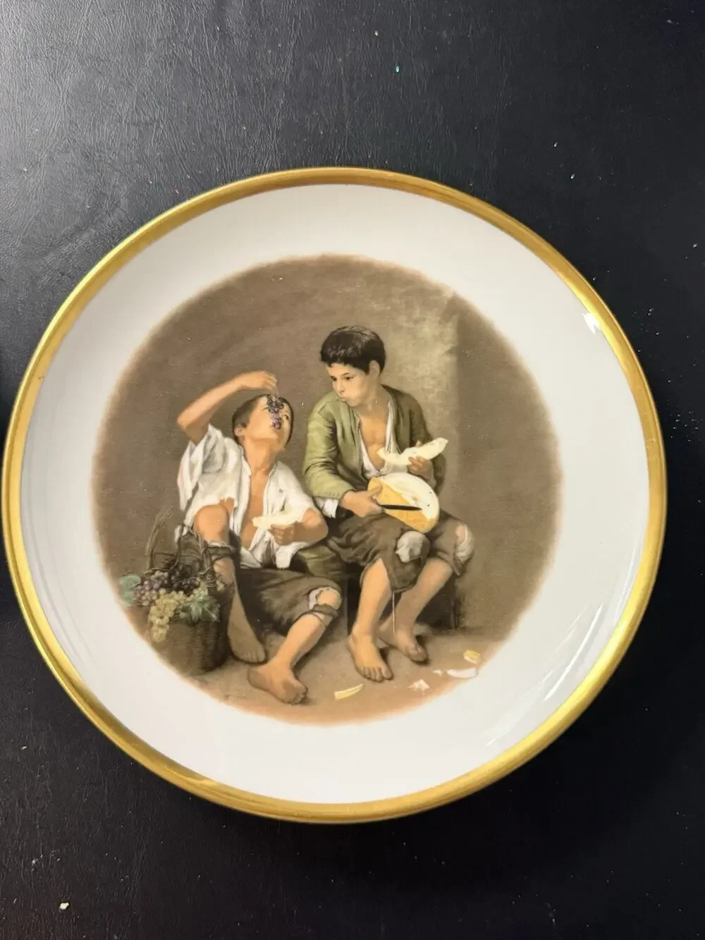 VINTAGE BAVARIA SCHUMANN ARZBERG GERMANY TWO BOYS EATING FRUIT PLATE 11-½